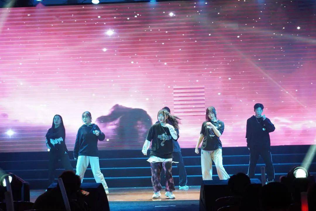 
第二十五届校园文化艺术节‘火狐电竞官网’(图15)