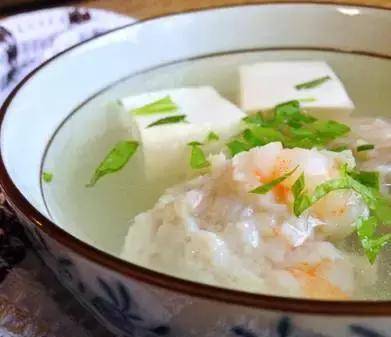 
精选美食：蒜泥白肉 芹菜杏鲍菇 鸡蓉豆腐汤 白蘑咸菜炒肉丝的做法|火狐电竞平台(图4)