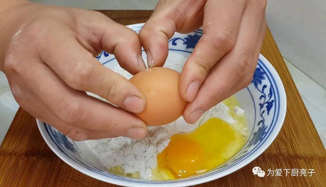 ‘火狐电竞’
家常小油饼的做法 锅里炸一炸 焦脆好吃不油腻 吃过就忘不掉(图4) ‘火狐电竞’
家常小油饼的做法 锅里炸一炸 焦脆好吃不油腻 吃过就忘不掉(图4)