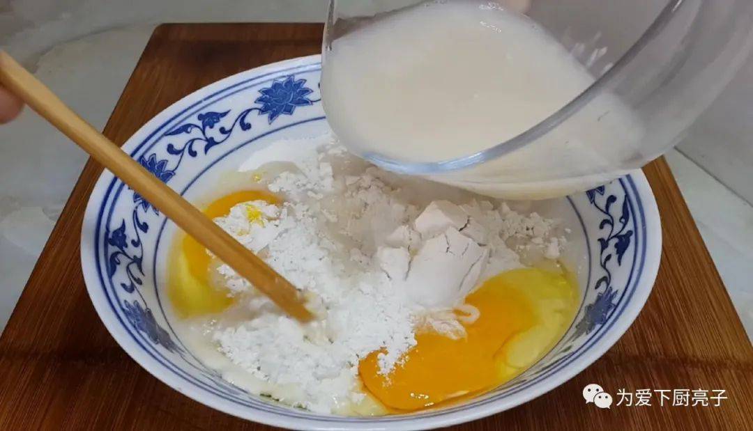 ‘火狐电竞’
家常小油饼的做法 锅里炸一炸 焦脆好吃不油腻 吃过就忘不掉(图5) ‘火狐电竞’
家常小油饼的做法 锅里炸一炸 焦脆好吃不油腻 吃过就忘不掉(图5)