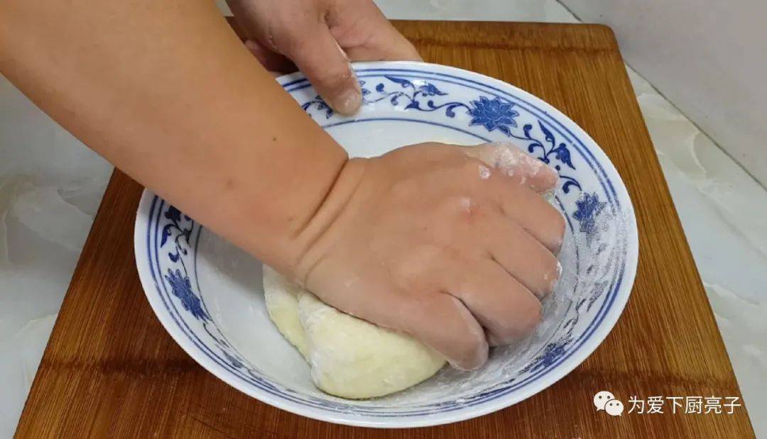 ‘火狐电竞’
家常小油饼的做法 锅里炸一炸 焦脆好吃不油腻 吃过就忘不掉(图6) ‘火狐电竞’
家常小油饼的做法 锅里炸一炸 焦脆好吃不油腻 吃过就忘不掉(图6)