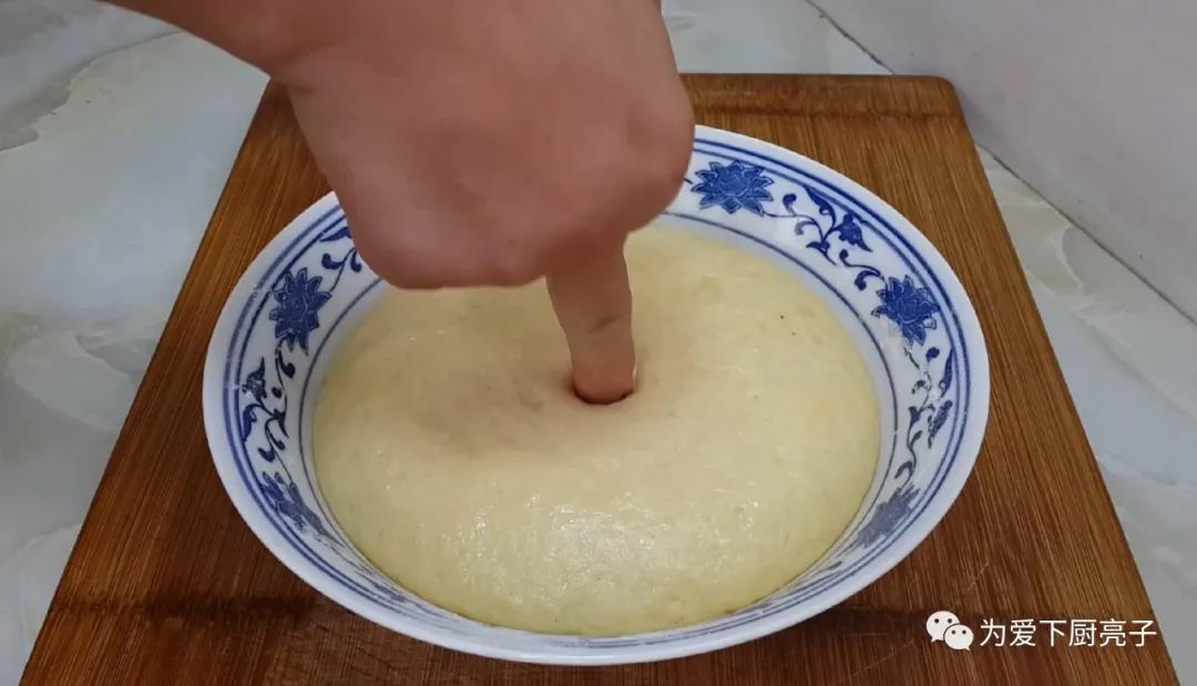 ‘火狐电竞’
家常小油饼的做法 锅里炸一炸 焦脆好吃不油腻 吃过就忘不掉(图9) ‘火狐电竞’
家常小油饼的做法 锅里炸一炸 焦脆好吃不油腻 吃过就忘不掉(图9)