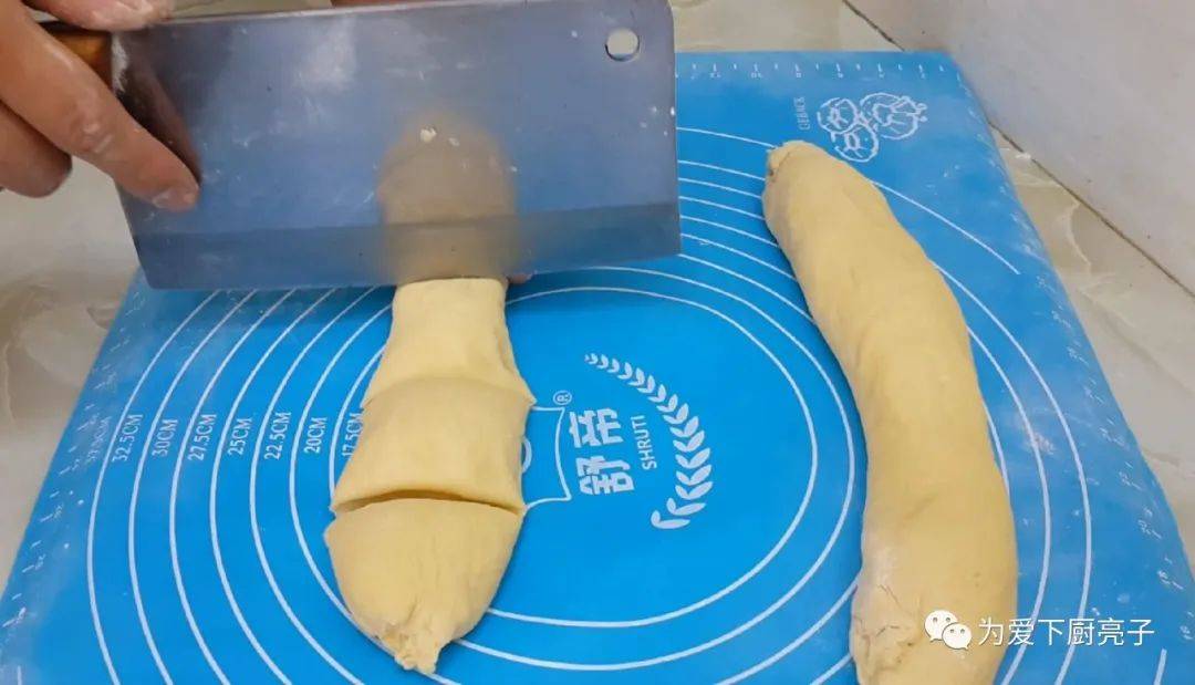 ‘火狐电竞’
家常小油饼的做法 锅里炸一炸 焦脆好吃不油腻 吃过就忘不掉(图11) ‘火狐电竞’
家常小油饼的做法 锅里炸一炸 焦脆好吃不油腻 吃过就忘不掉(图11)