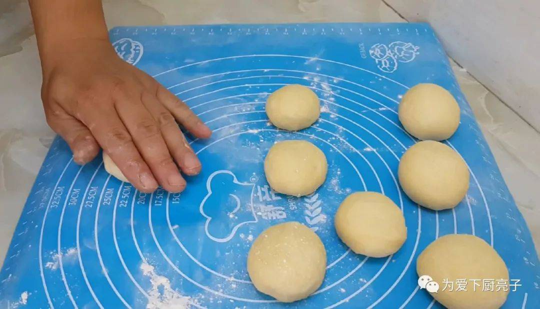 ‘火狐电竞’
家常小油饼的做法 锅里炸一炸 焦脆好吃不油腻 吃过就忘不掉(图12) ‘火狐电竞’
家常小油饼的做法 锅里炸一炸 焦脆好吃不油腻 吃过就忘不掉(图12)