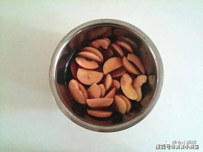 【火狐电竞官网】
手把手教你做法国烘焙教程：颜值超高又好吃的烤苹果饼 口感超好(图8)