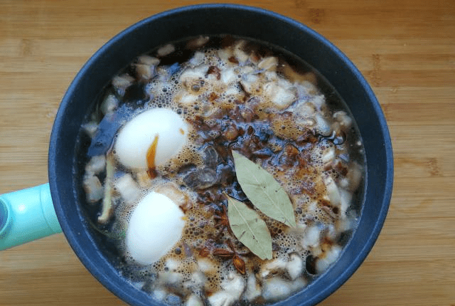 火狐电竞官网-
想吃卤肉饭自己在家做 配方和步骤都告诉你 简朴鲜味又实惠(图10)